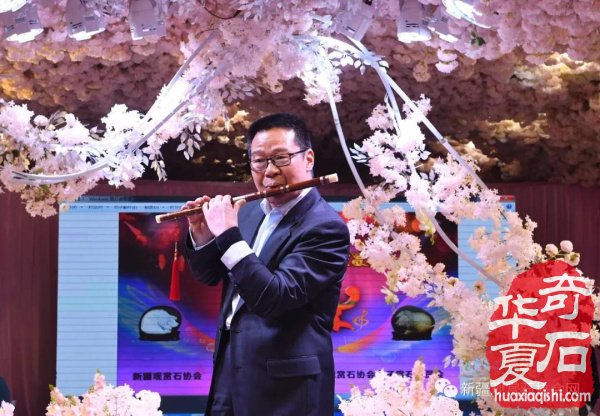 新疆观赏石协会举办喜迎三八猪石赏析音乐会