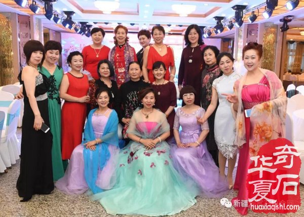 新疆观赏石协会举办喜迎三八猪石赏析音乐会
