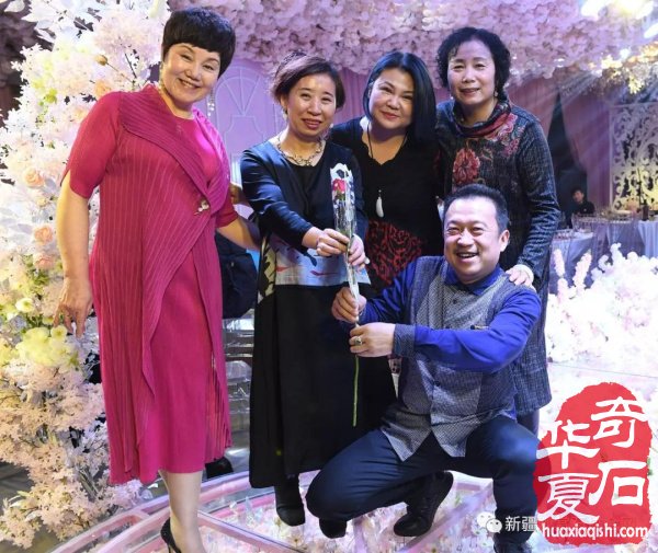 新疆观赏石协会举办喜迎三八猪石赏析音乐会