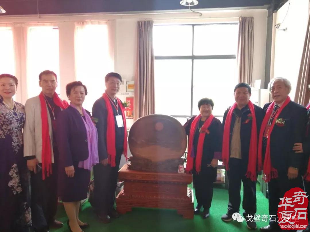 中韩石友洛阳叙旧 花开富贵牡丹争艳！