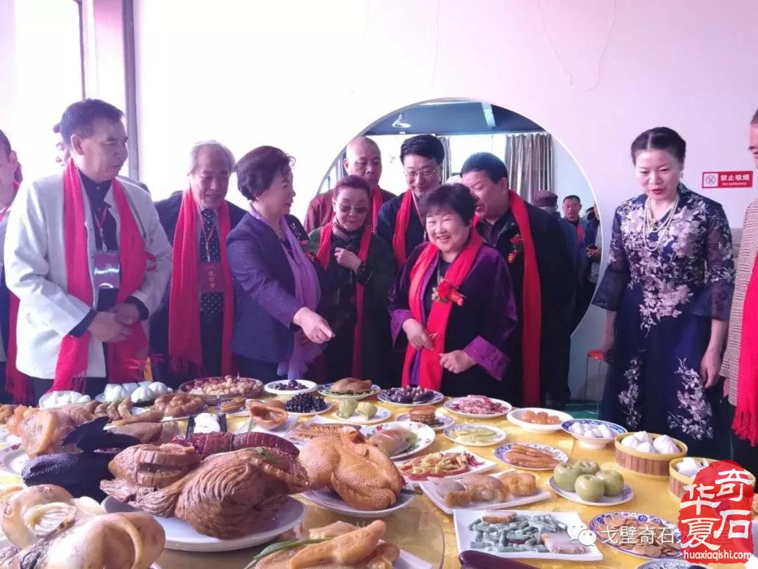 中韩石友洛阳叙旧 花开富贵牡丹争艳！