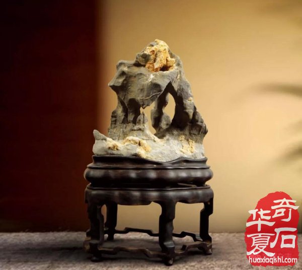 赏石的“形质色纹”与“瘦皱漏透” 组图