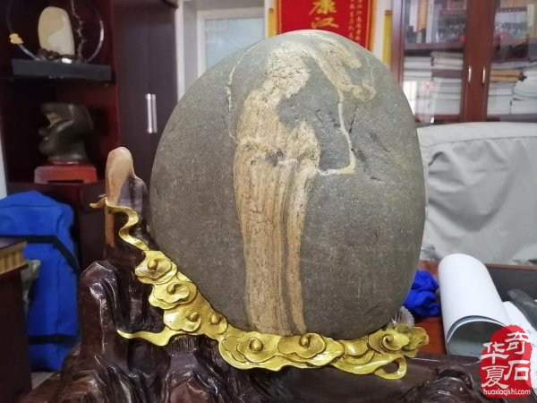 安康汉子找出“中国”字样奇石献礼祖国！