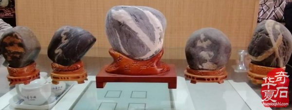 安康汉子找出“中国”字样奇石献礼祖国！