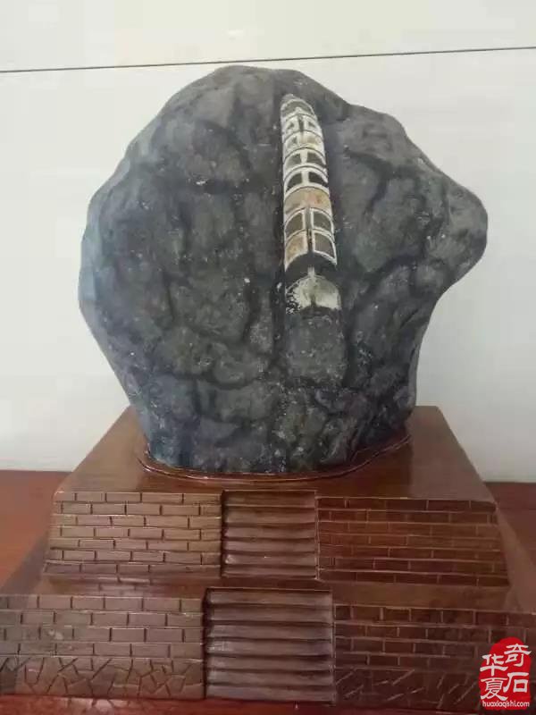 安康汉子找出“中国”字样奇石献礼祖国！