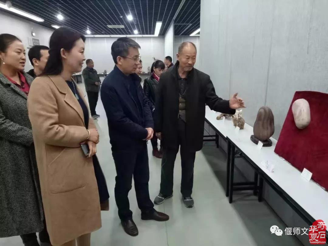 偃师市第七届奇石展在张海书法艺术馆开幕