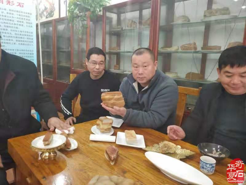小巧的拍卖会为石市注入了阵阵暖风 图
