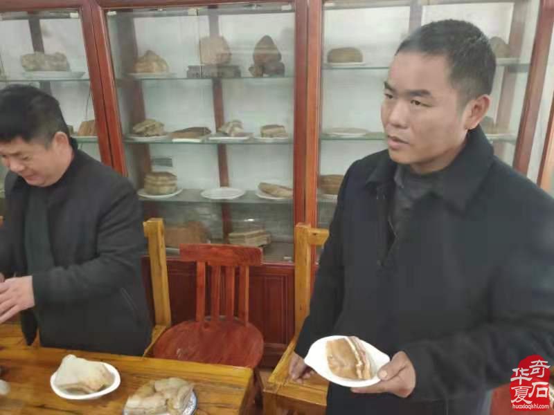 小巧的拍卖会为石市注入了阵阵暖风 图