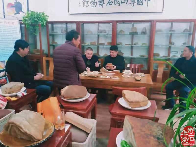 小巧的拍卖会为石市注入了阵阵暖风 图