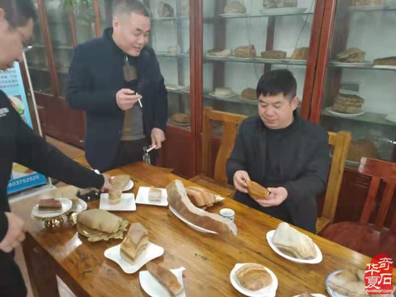 小巧的拍卖会为石市注入了阵阵暖风 图