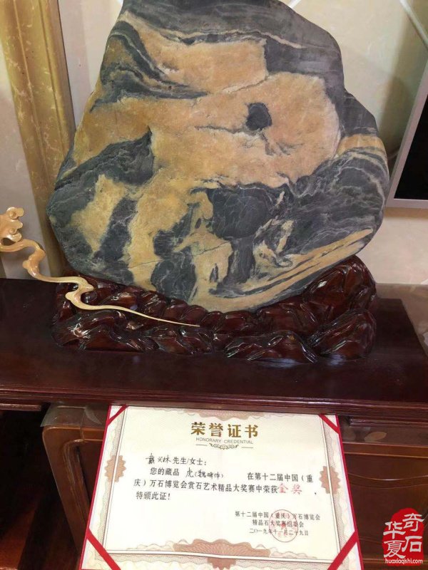 白河赏石人李加富情有独钟汉江石
