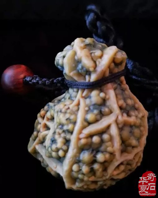 戈壁遗珍一一筋脉石 （组图）