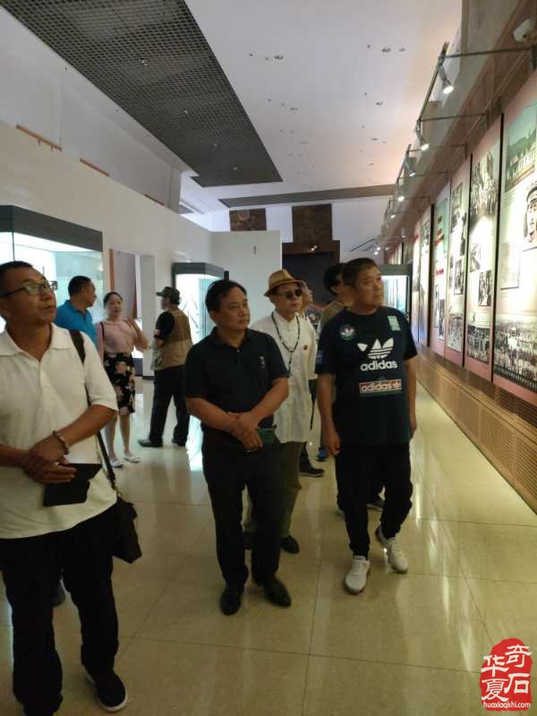 冀豫两地赏石界文化交流参访考察团第六站来到信阳 图