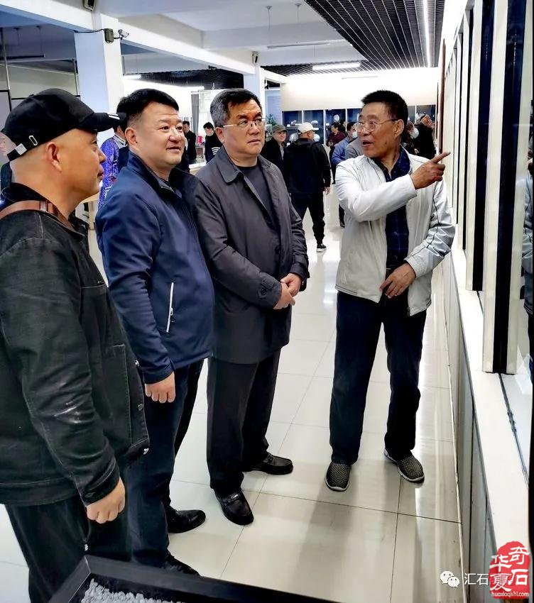 石榴树下,镜头里的“双年展“ 图