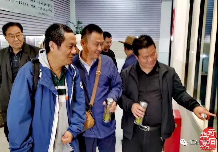 石榴树下,镜头里的“双年展“ 图