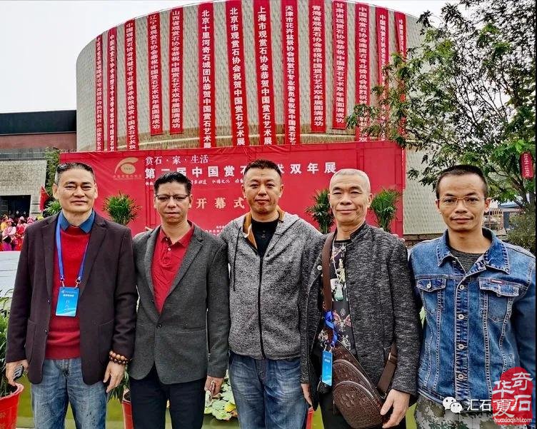 石榴树下,镜头里的“双年展“ 图