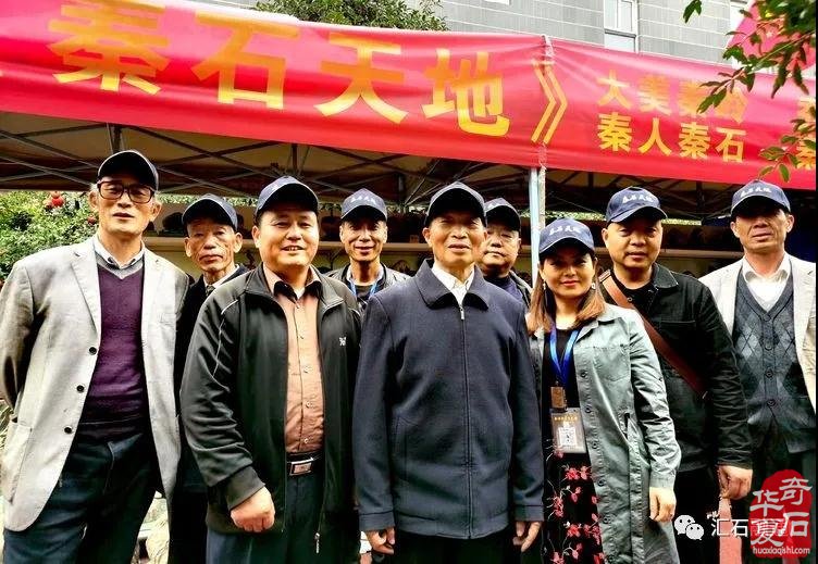 石榴树下,镜头里的“双年展“ 图