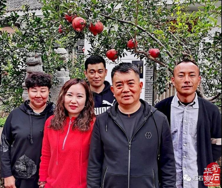 石榴树下,镜头里的“双年展“ 图