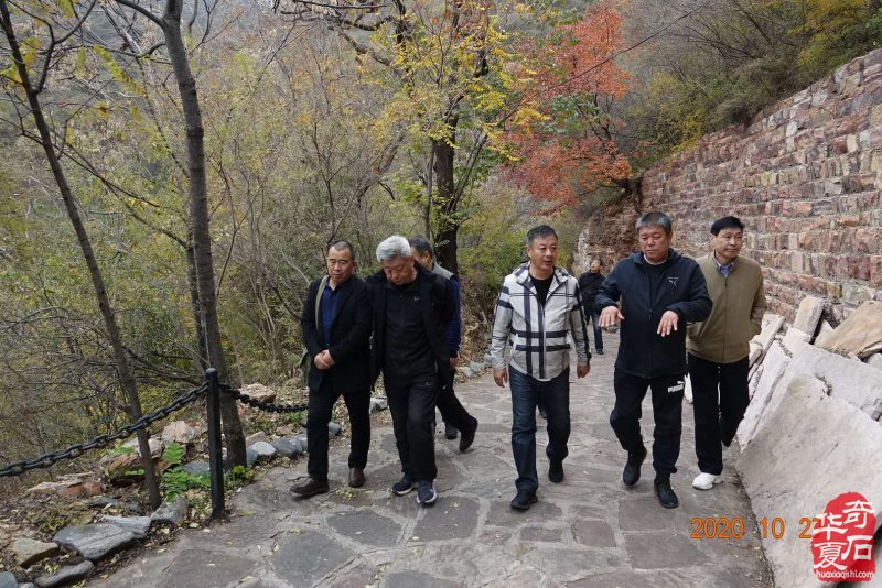 河南石界参访团第八站来到邯郸十六沟赏石基地 图