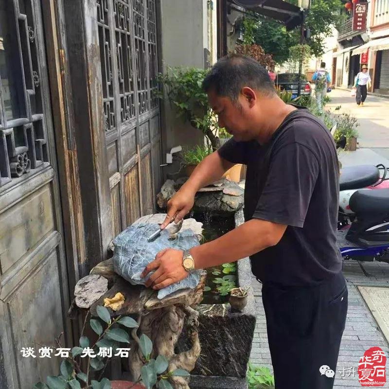 《寸升说事》石友曹警官 图