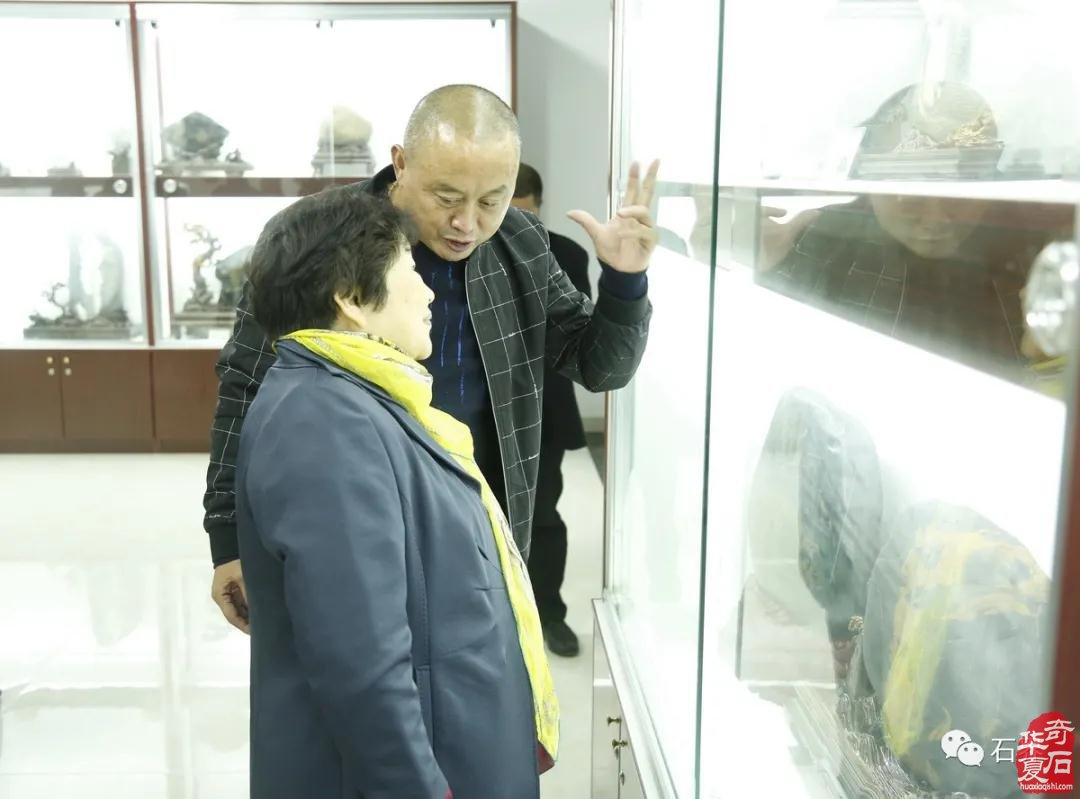 中国观赏石协会创会会长寿嘉华一行黄山奇石博物馆考察调研