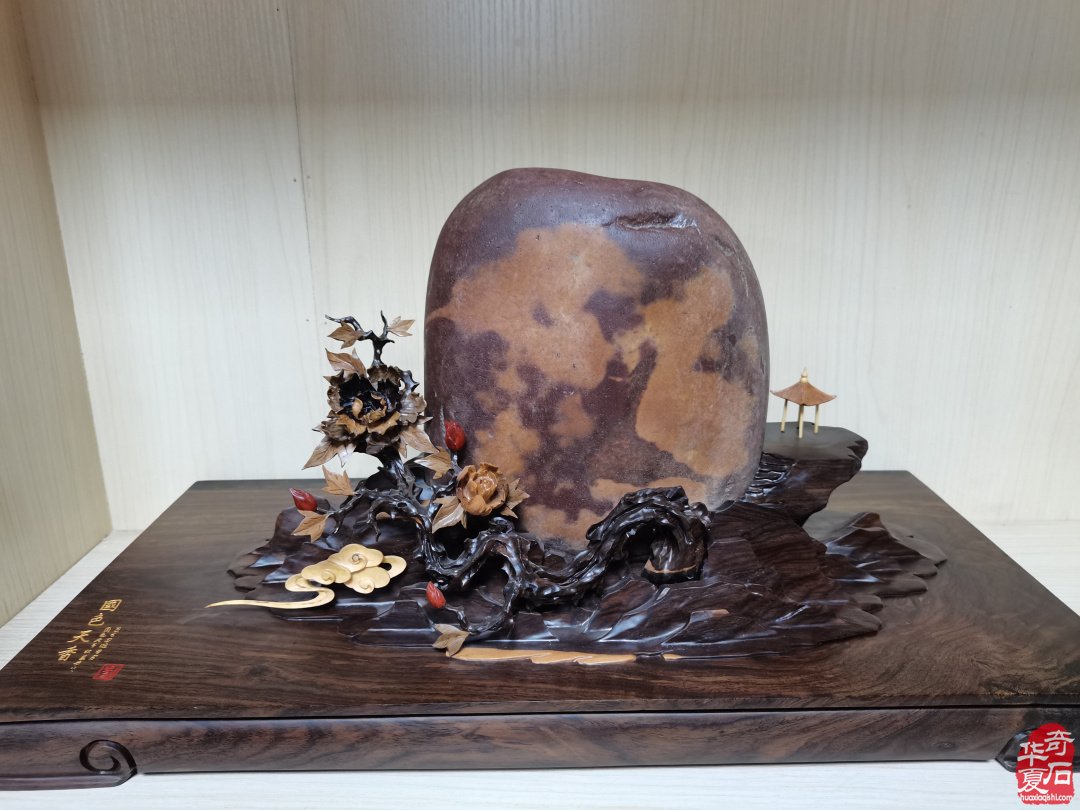 洛阳奇石古玩文化城中的《奇宝斋》