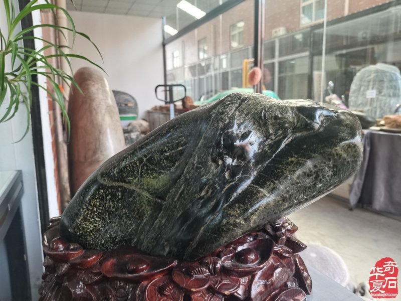 洛阳石界的著名玩家李卫星热心助人