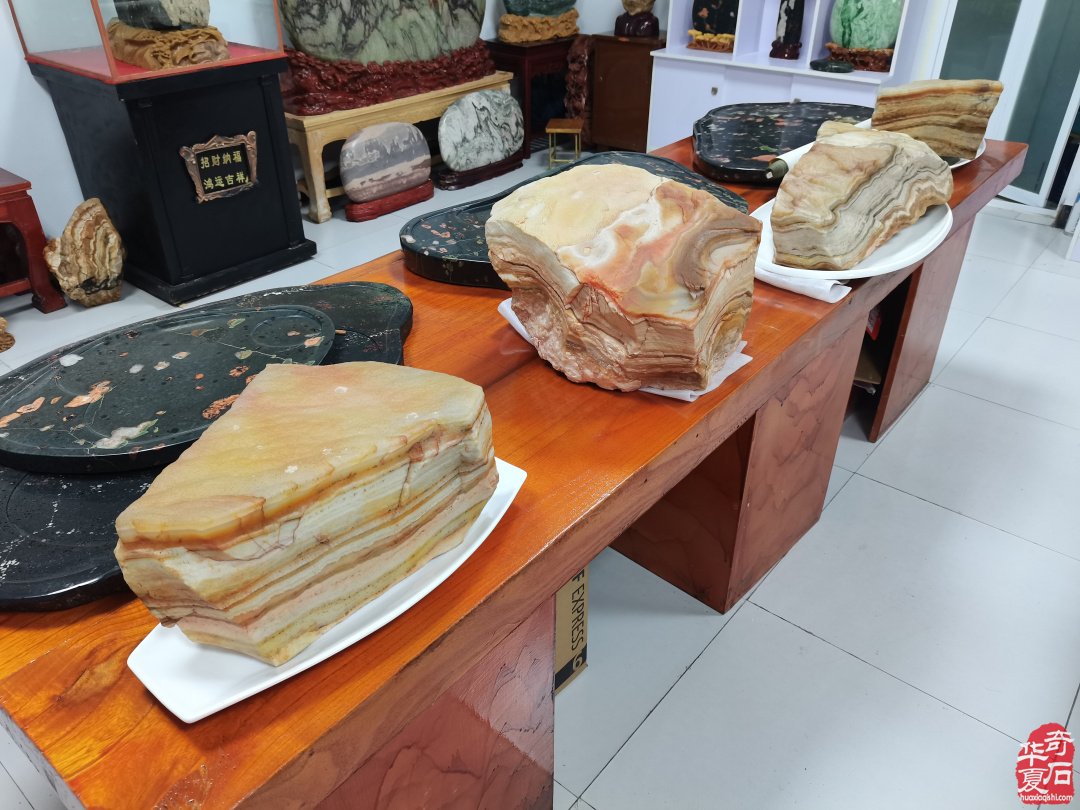 洛阳奇石古玩文化城中的《辛成奇石博物馆》