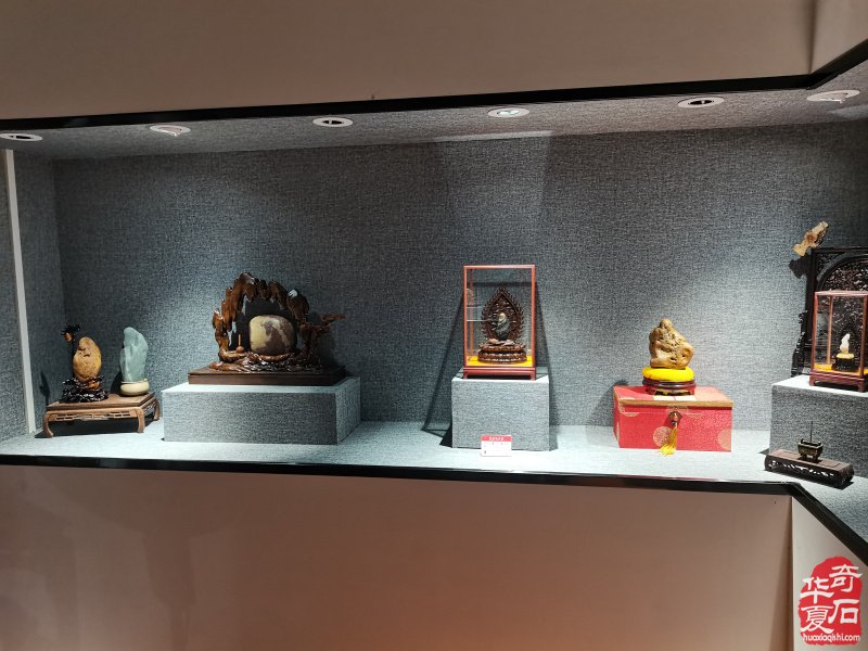 透着浓浓禅意的美石藏品也很有味道