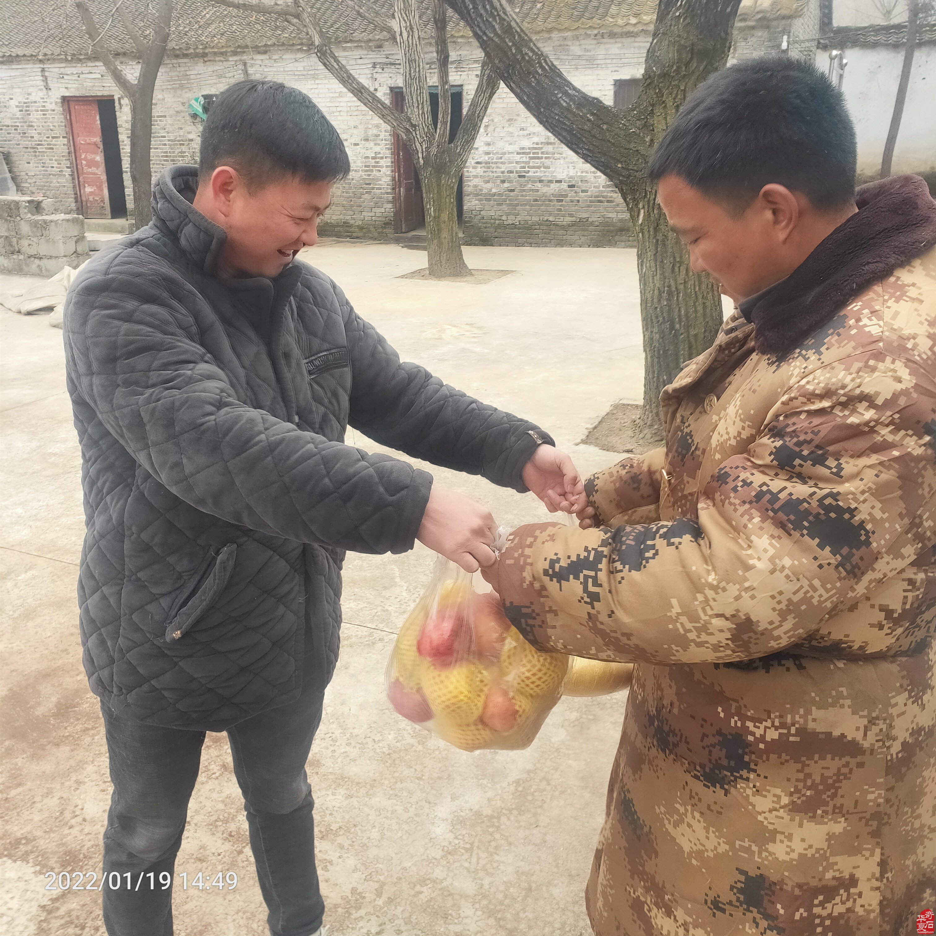 疫情无情人有情 石友援手送真情 图