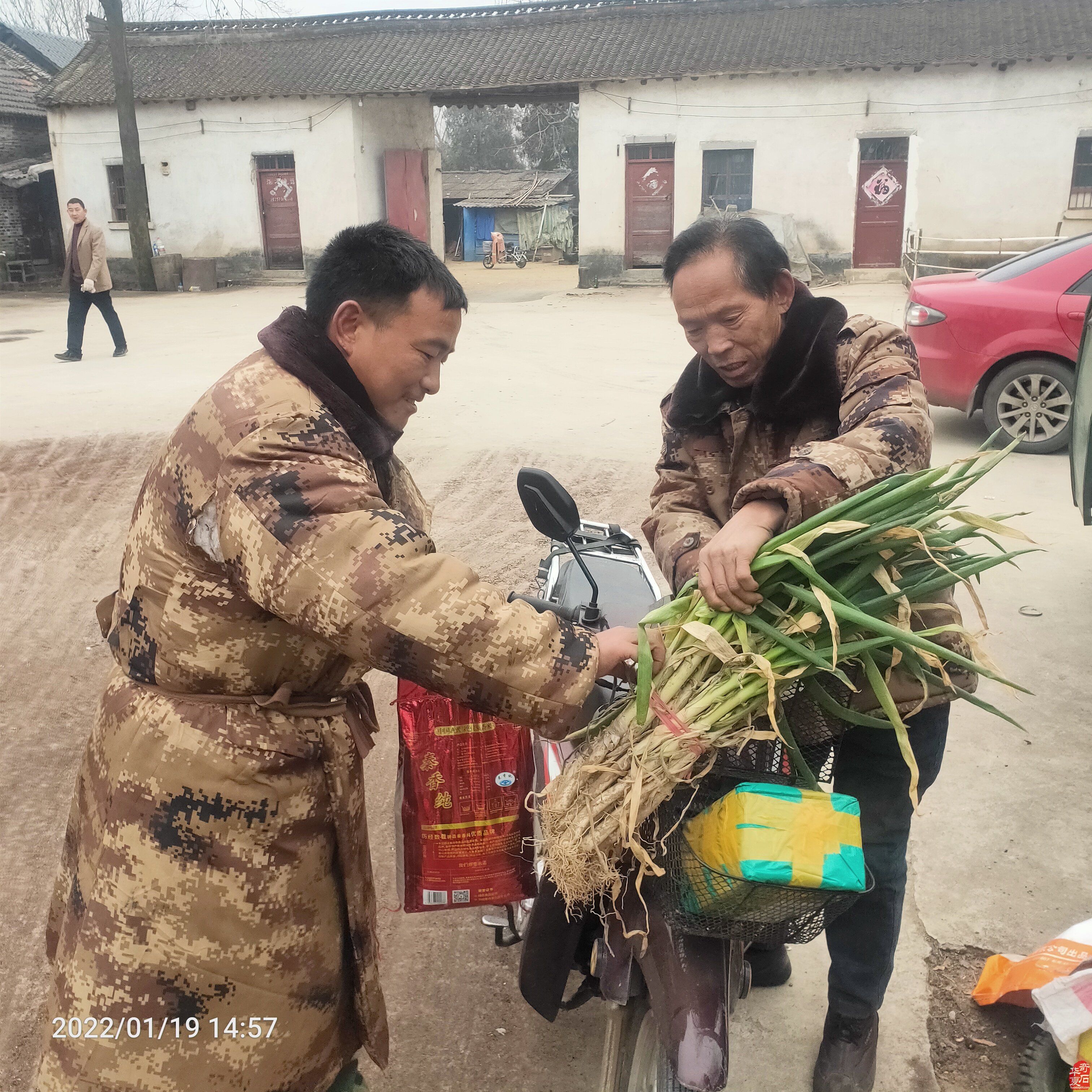 疫情无情人有情 石友援手送真情 图