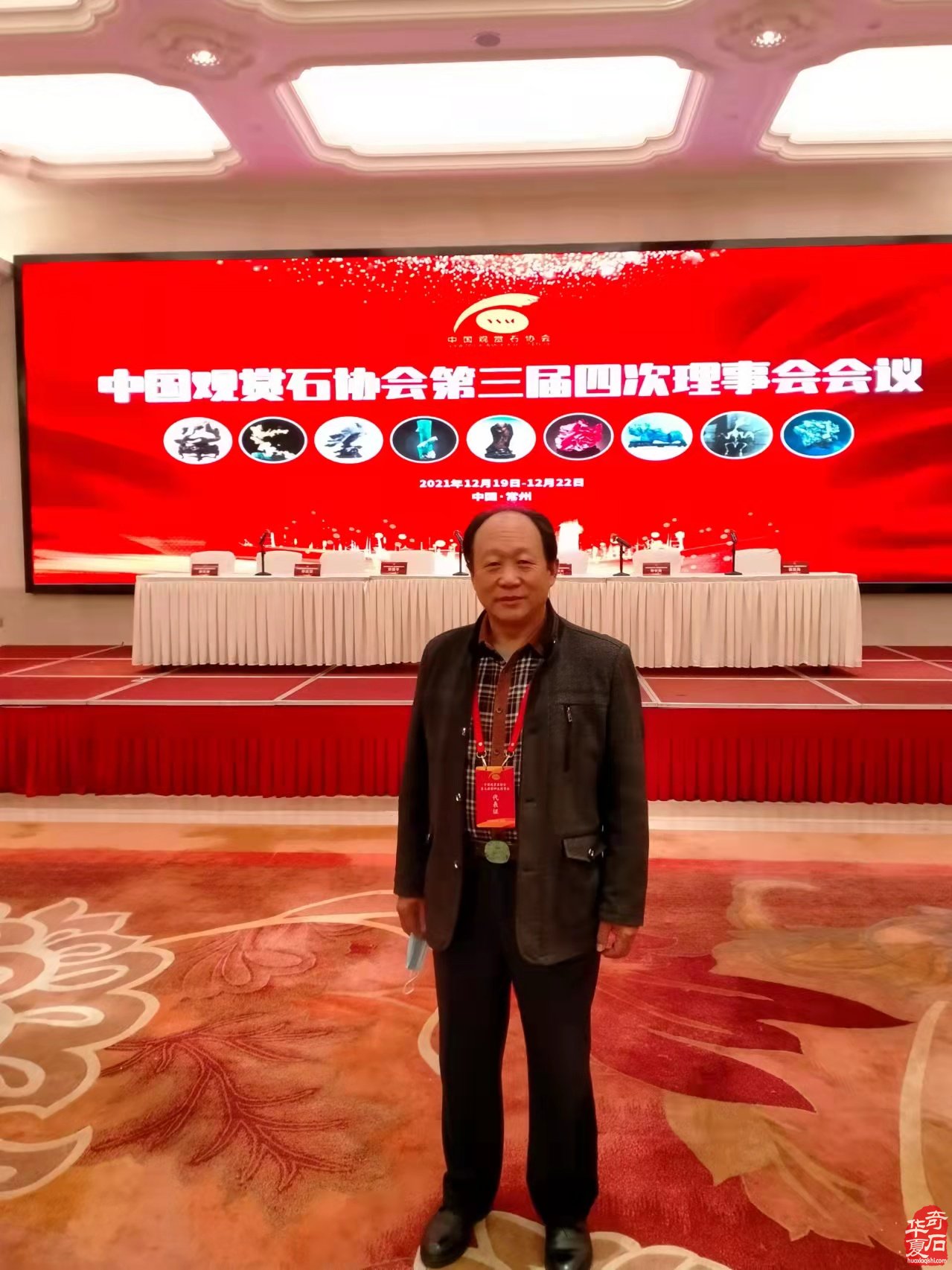 潜心玩石追梦天雕珍品，求精务实尽寻日月精华！