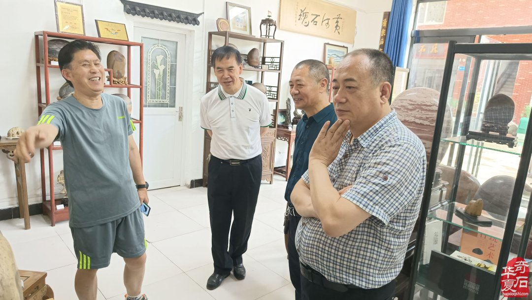 洛阳奇石古玩文化城喜迎贵客来访 图