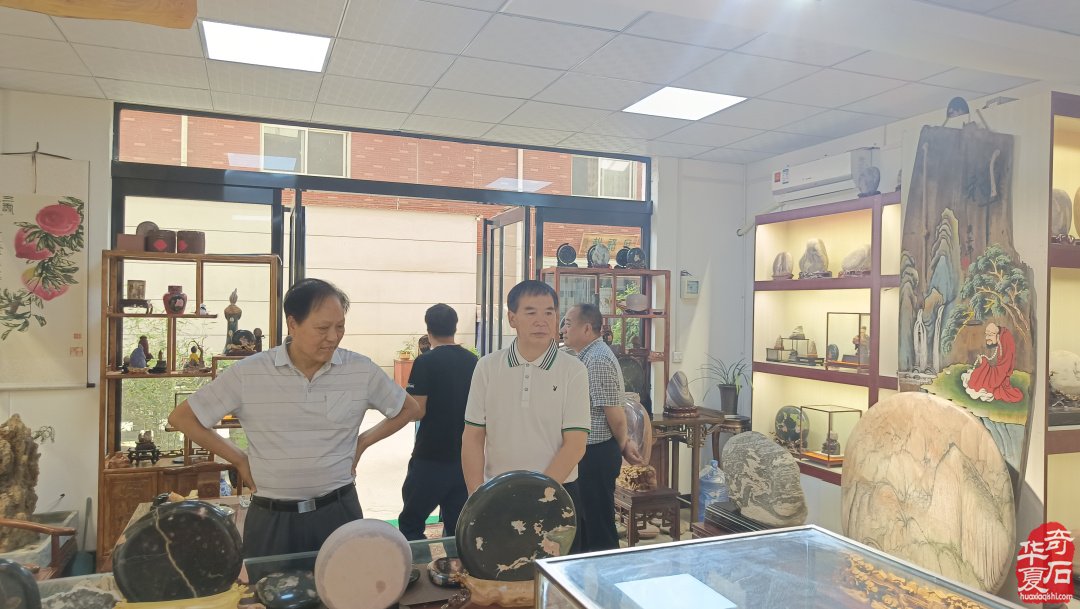 洛阳奇石古玩文化城喜迎贵客来访 图