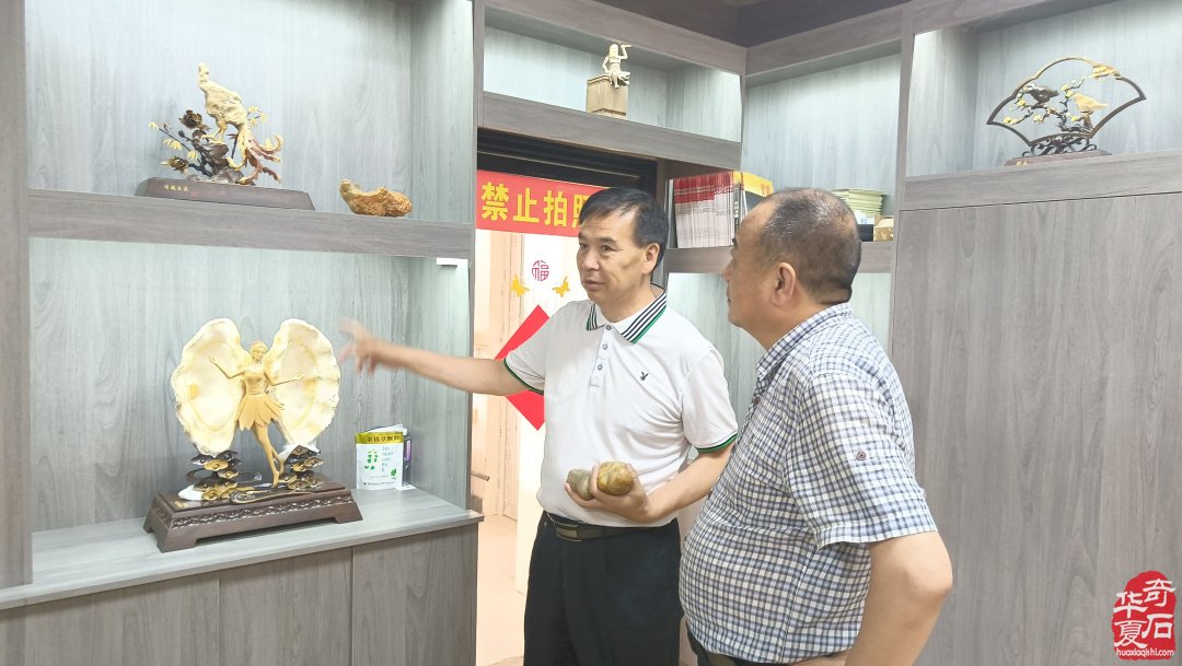 洛阳奇石古玩文化城喜迎贵客来访 图