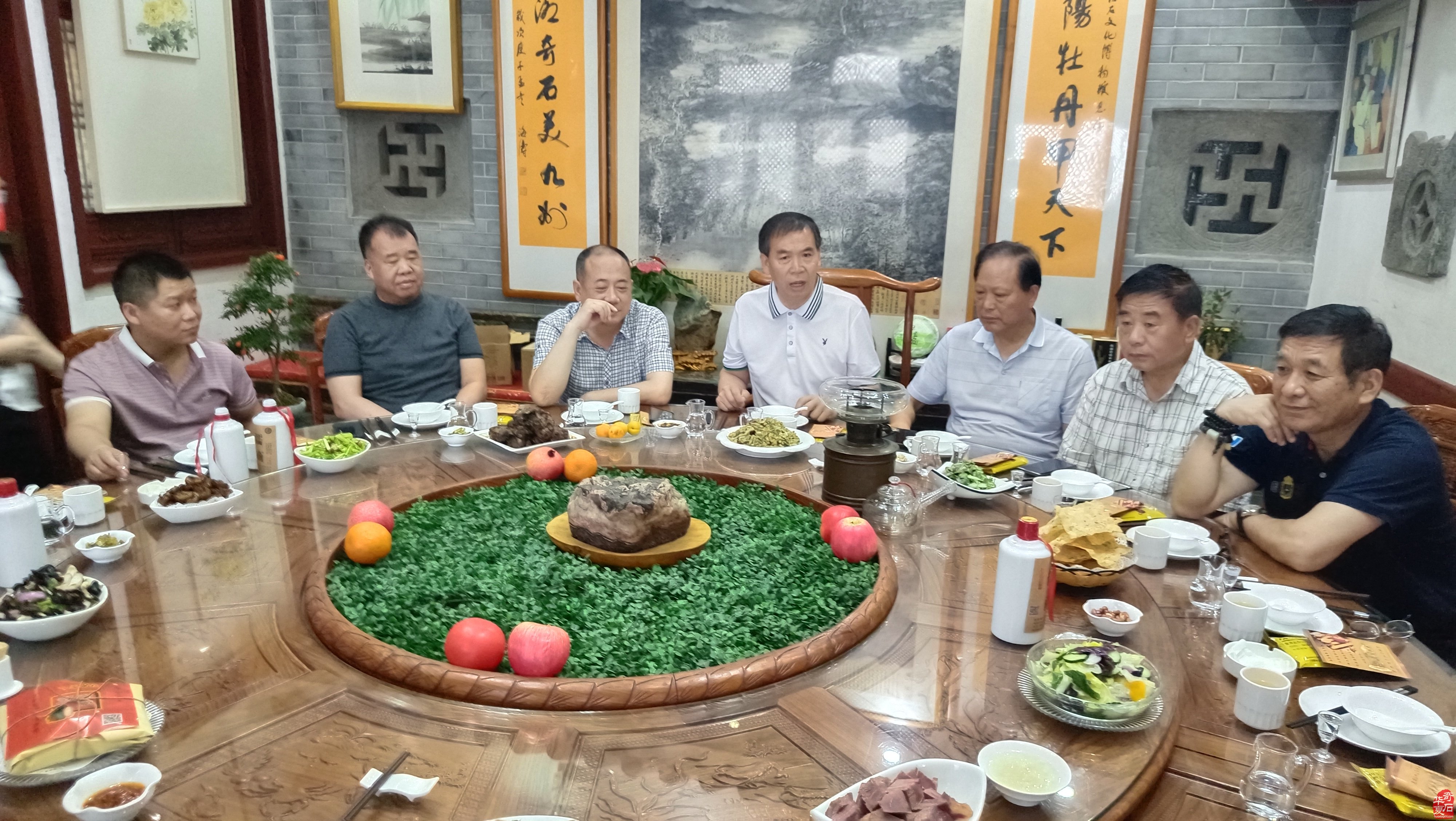 洛阳奇石古玩文化城喜迎贵客来访 图