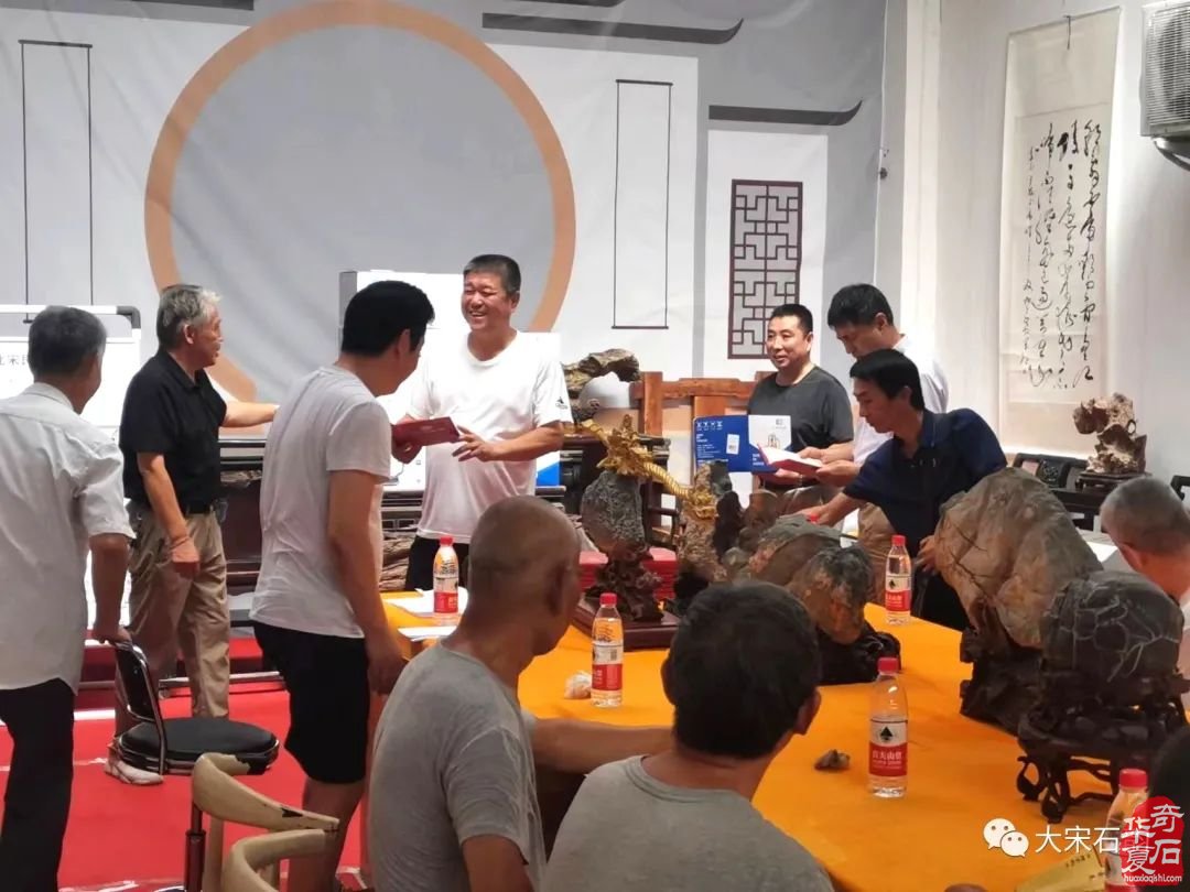 河南省观赏石协会“艮岳”文化研究会成立暨《大宋石韵》网络石展颁奖会在开封举行