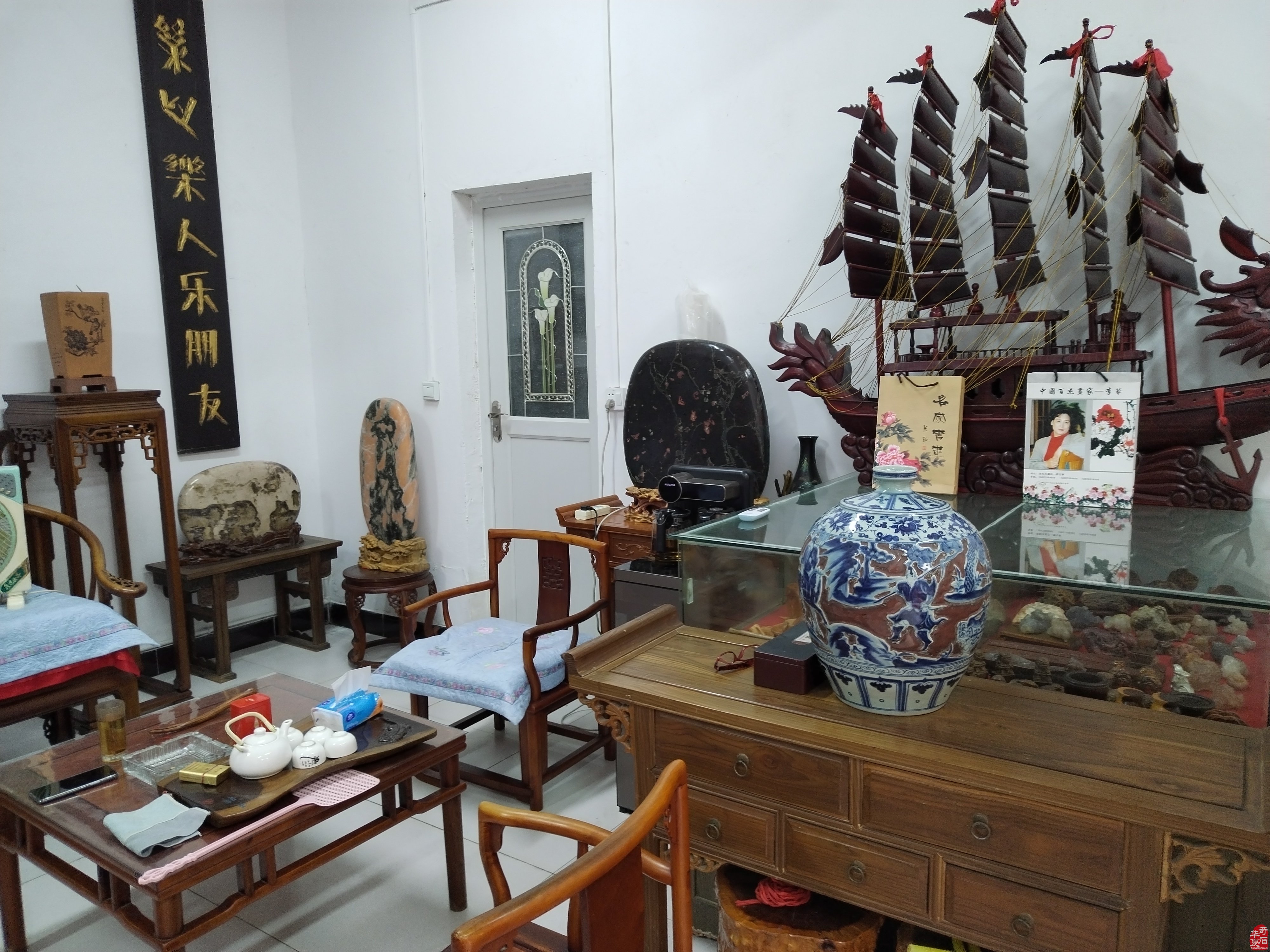 洛阳奇石古玩文化城中的《乐石斋》