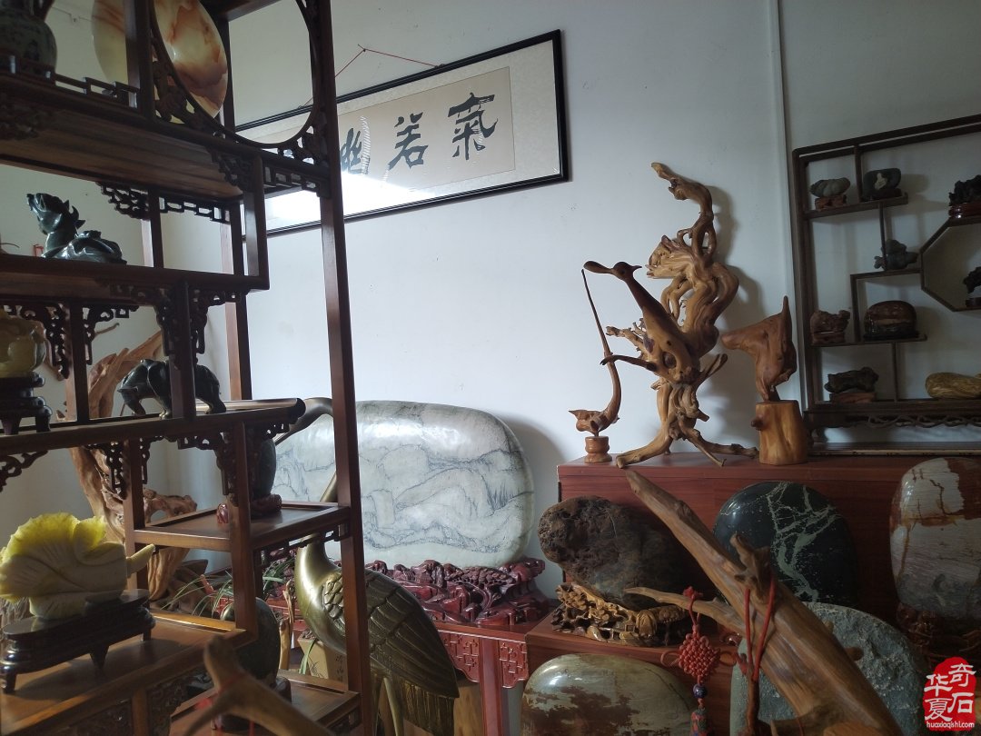 洛阳奇石古玩文化城中的《乐石斋》
