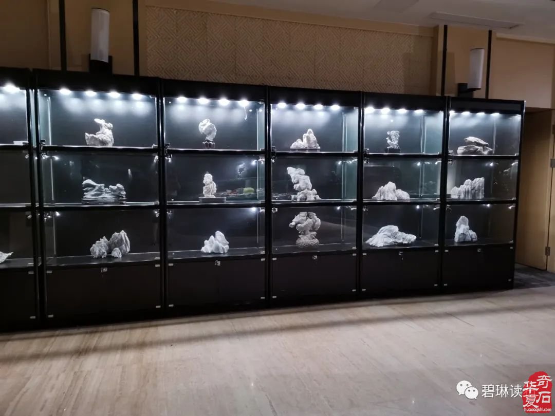 避暑圣地领略乌蒙磬石的“士人气质”——乌蒙磬石精品专题展侧记