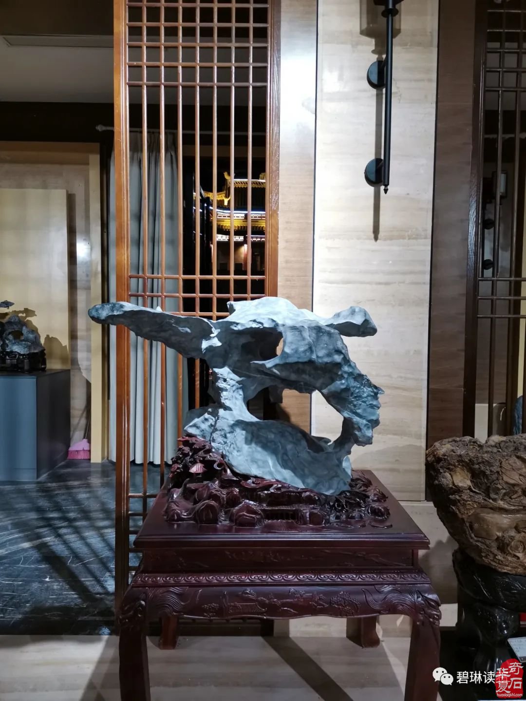 避暑圣地领略乌蒙磬石的“士人气质”——乌蒙磬石精品专题展侧记