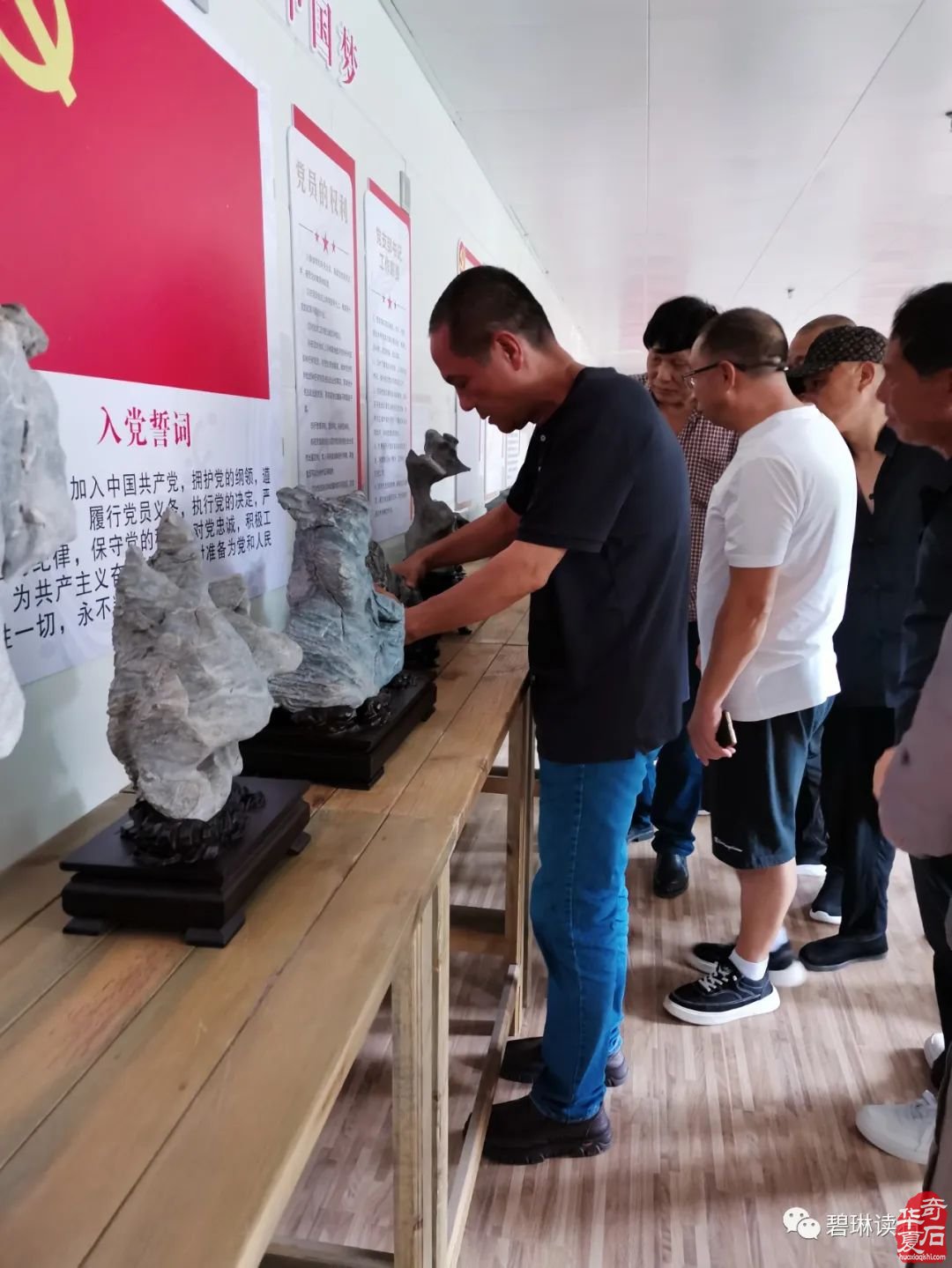 避暑圣地领略乌蒙磬石的“士人气质”——乌蒙磬石精品专题展侧记