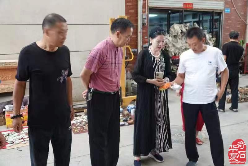 洛阳奇石古玩文化城跳蚤市场开市