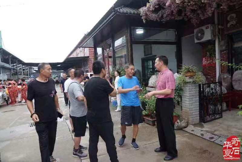 洛阳奇石古玩文化城跳蚤市场开市