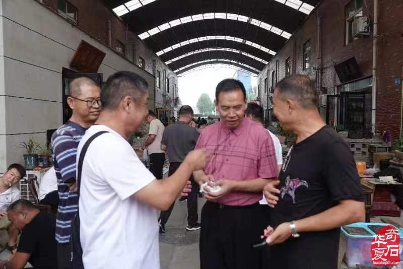 洛阳奇石古玩文化城跳蚤市场开市