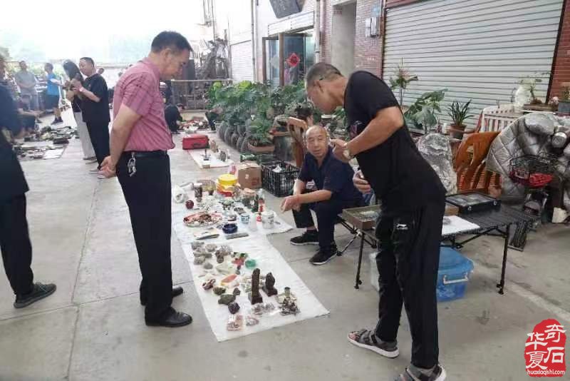 洛阳奇石古玩文化城跳蚤市场开市
