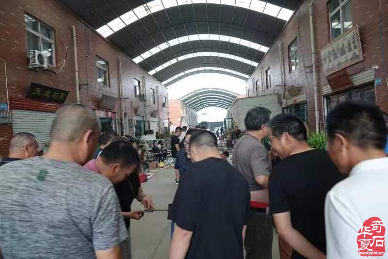 洛阳奇石古玩文化城跳蚤市场开市