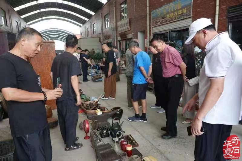 洛阳奇石古玩文化城跳蚤市场开市