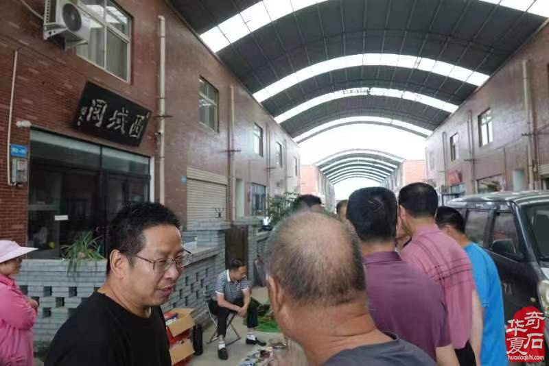 洛阳奇石古玩文化城跳蚤市场开市