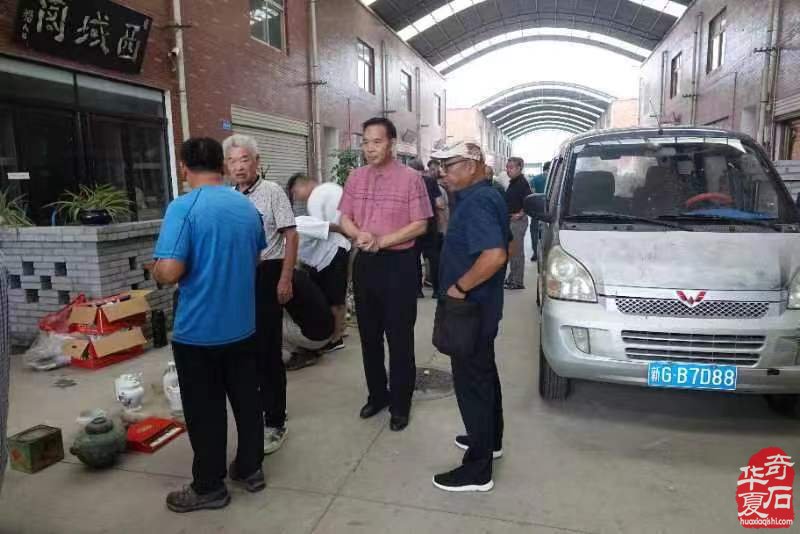 洛阳奇石古玩文化城跳蚤市场开市